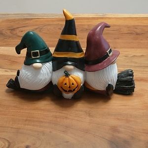 NWT Halloween gnomes witch statue